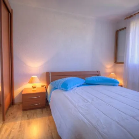 アパート Casa Cerin With Private Pool Barat