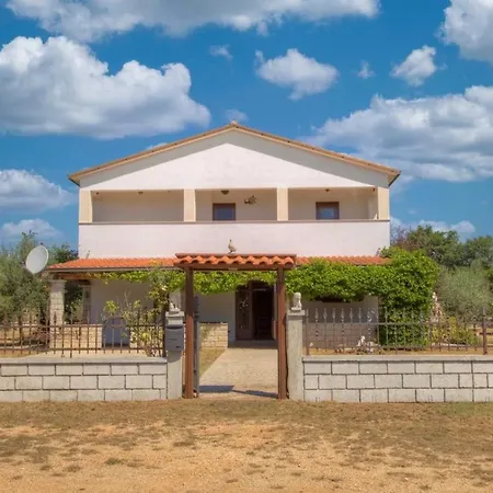 Casa Cerin With Private Pool アパート