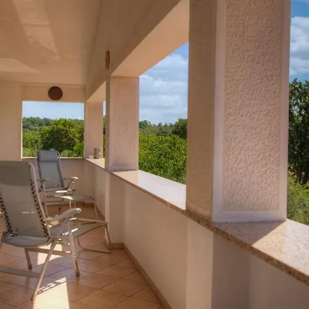 アパート Casa Cerin With Private Pool Barat